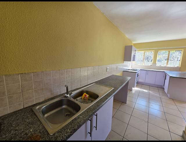 3 BEDROOM TOWNHOUSE FOR SALE IN KOSMOSDAL